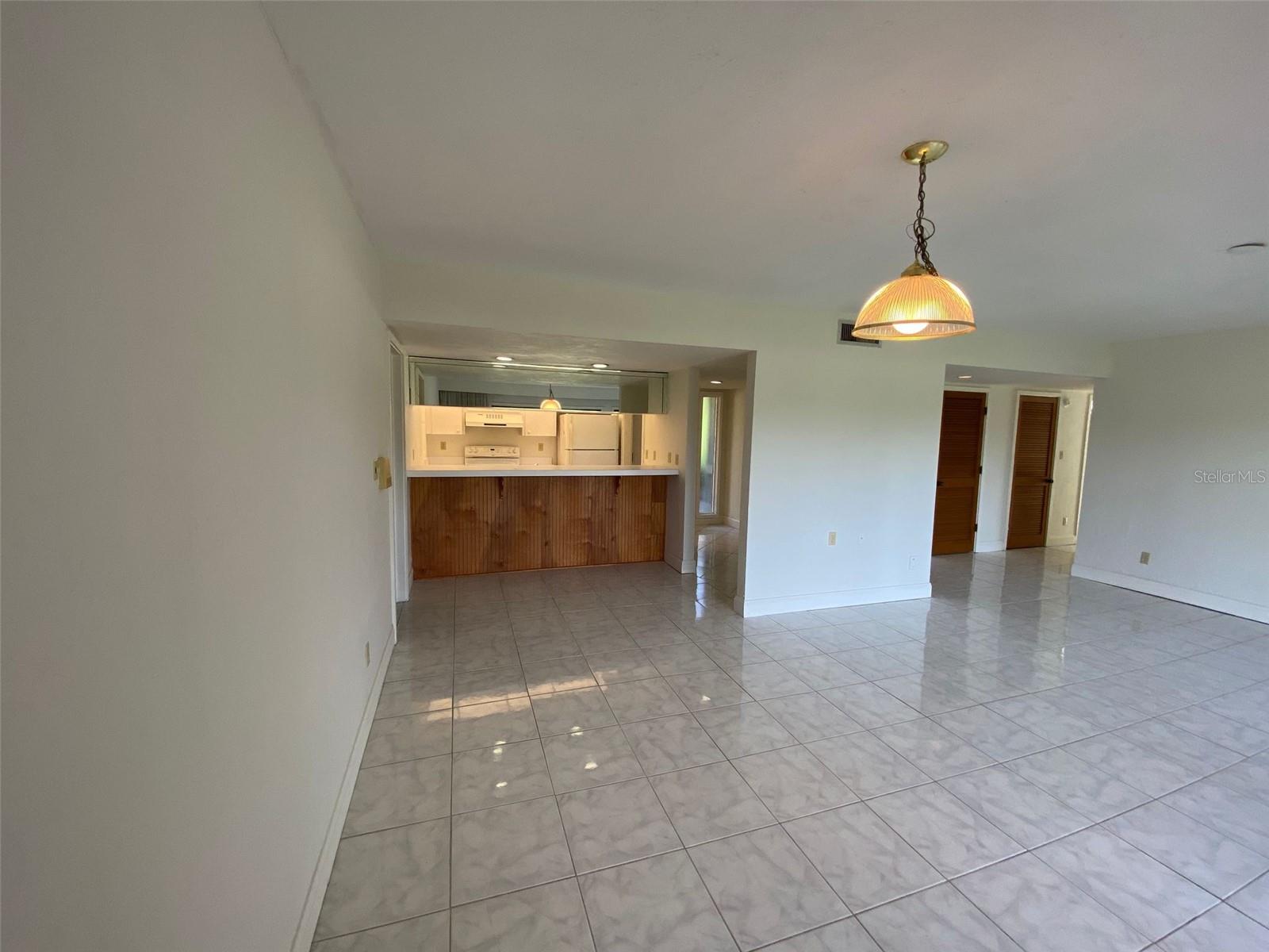 GRENELEFE CAMELOT CONDO UNIT 05 PH 01 - Residential