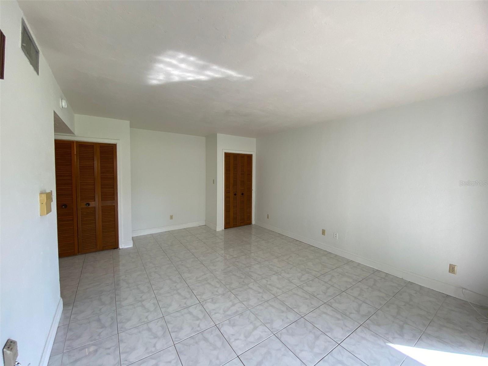 GRENELEFE CAMELOT CONDO UNIT 05 PH 01 - Residential