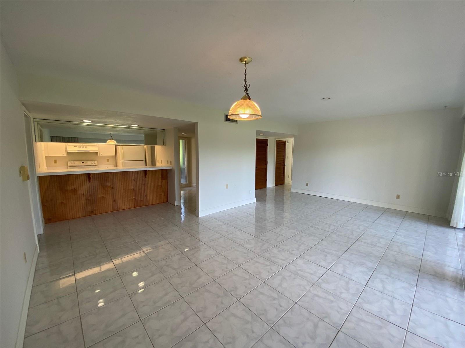 GRENELEFE CAMELOT CONDO UNIT 05 PH 01 - Residential