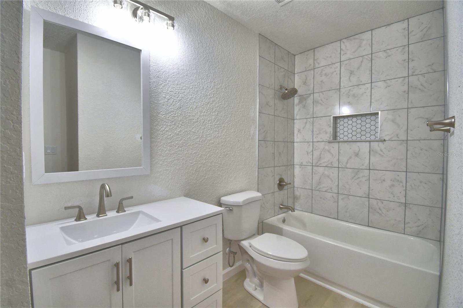 AVON PARK LAKES - Residential