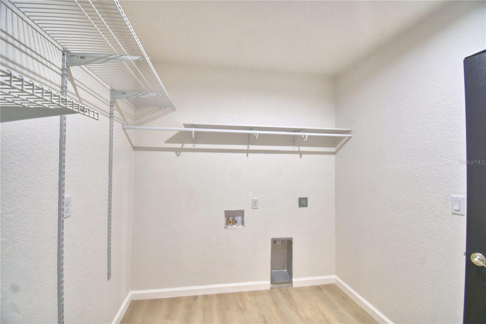 AVON PARK LAKES - Residential