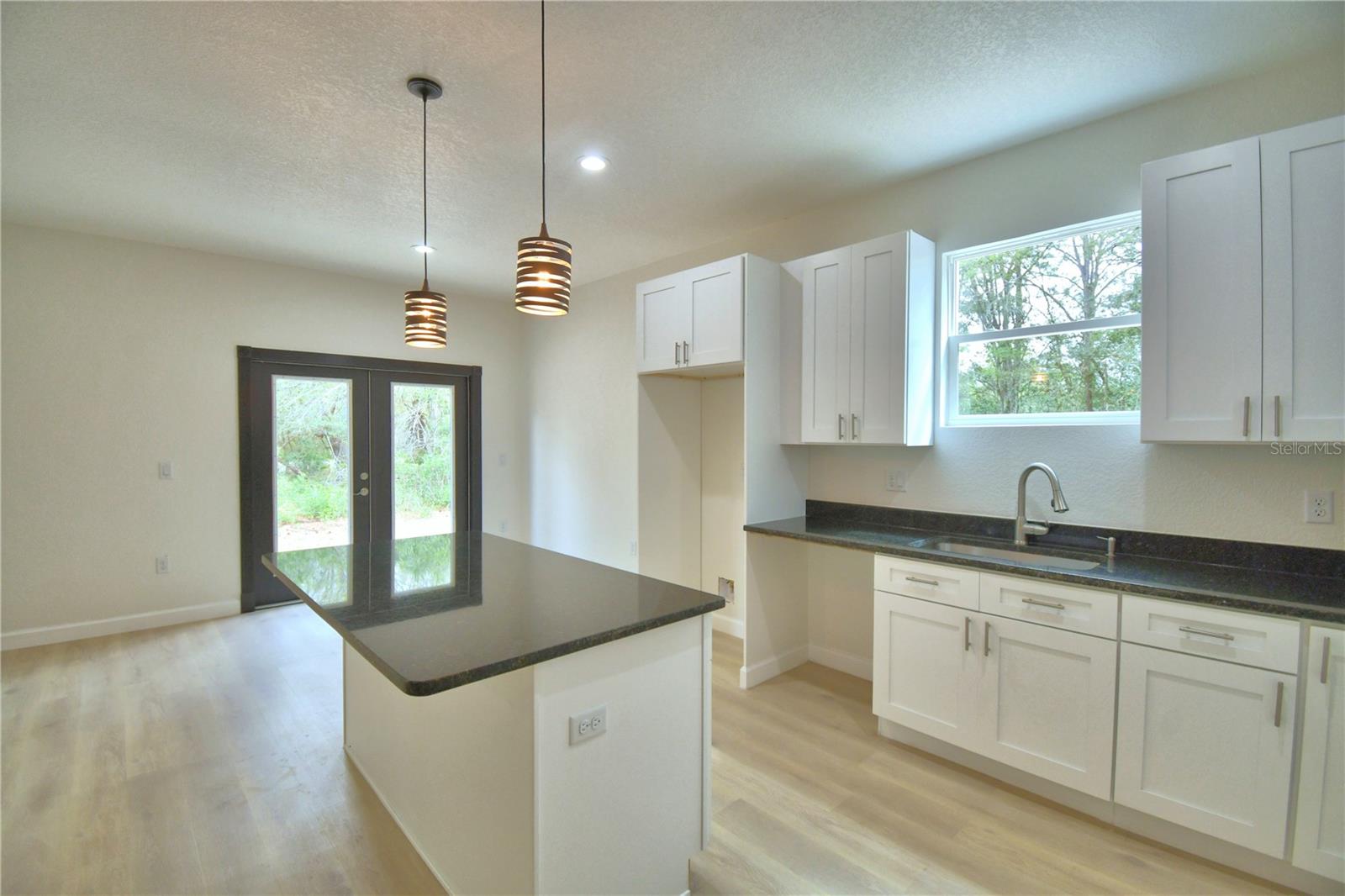 AVON PARK LAKES - Residential