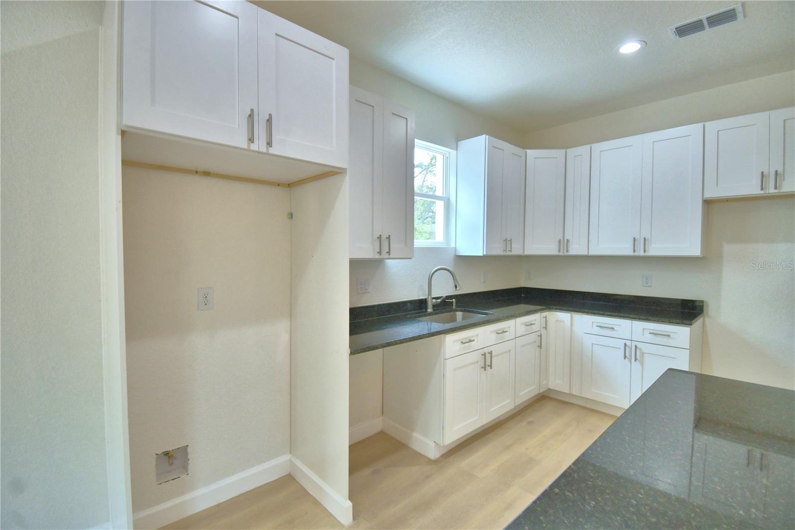 AVON PARK LAKES - Residential