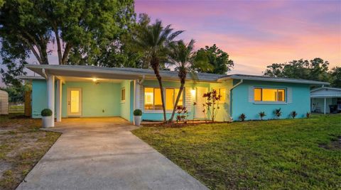 Photo of 910 Linwood Terrace, Lutz, FL 33549 (MLS # TB8491734)