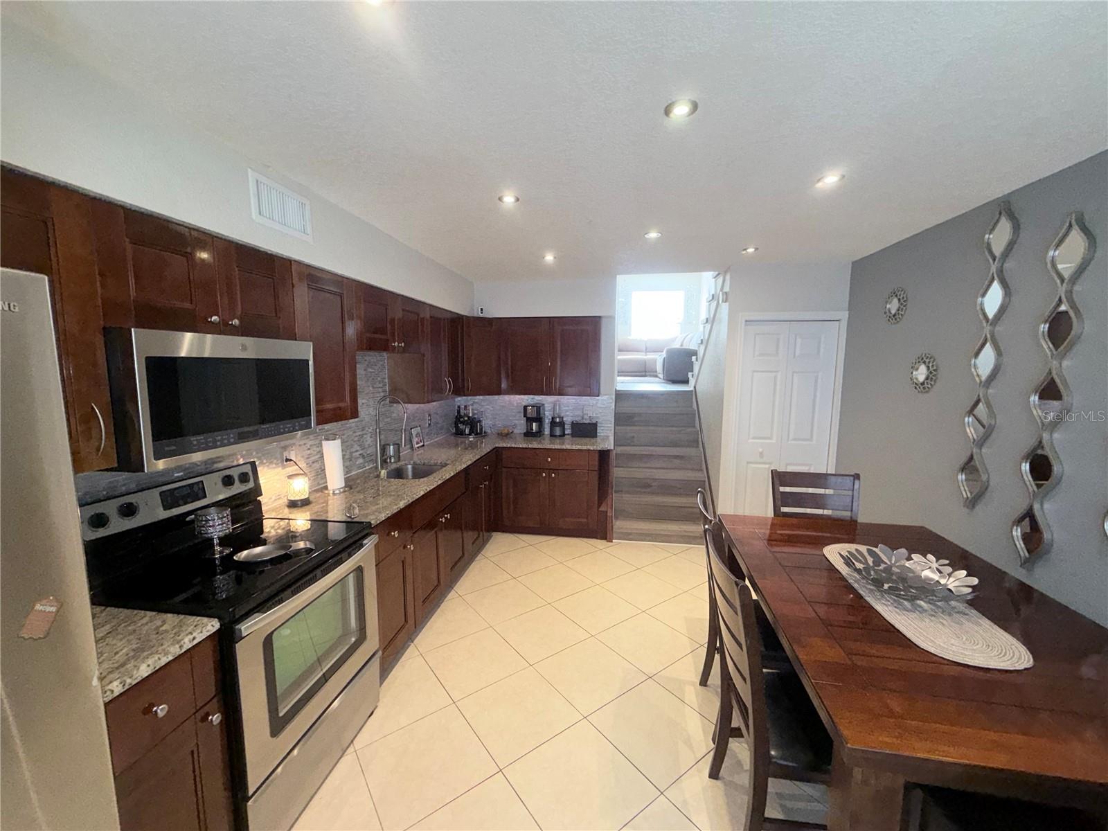 TOWNN COUNTRY VILLAS A CONDO - Residential