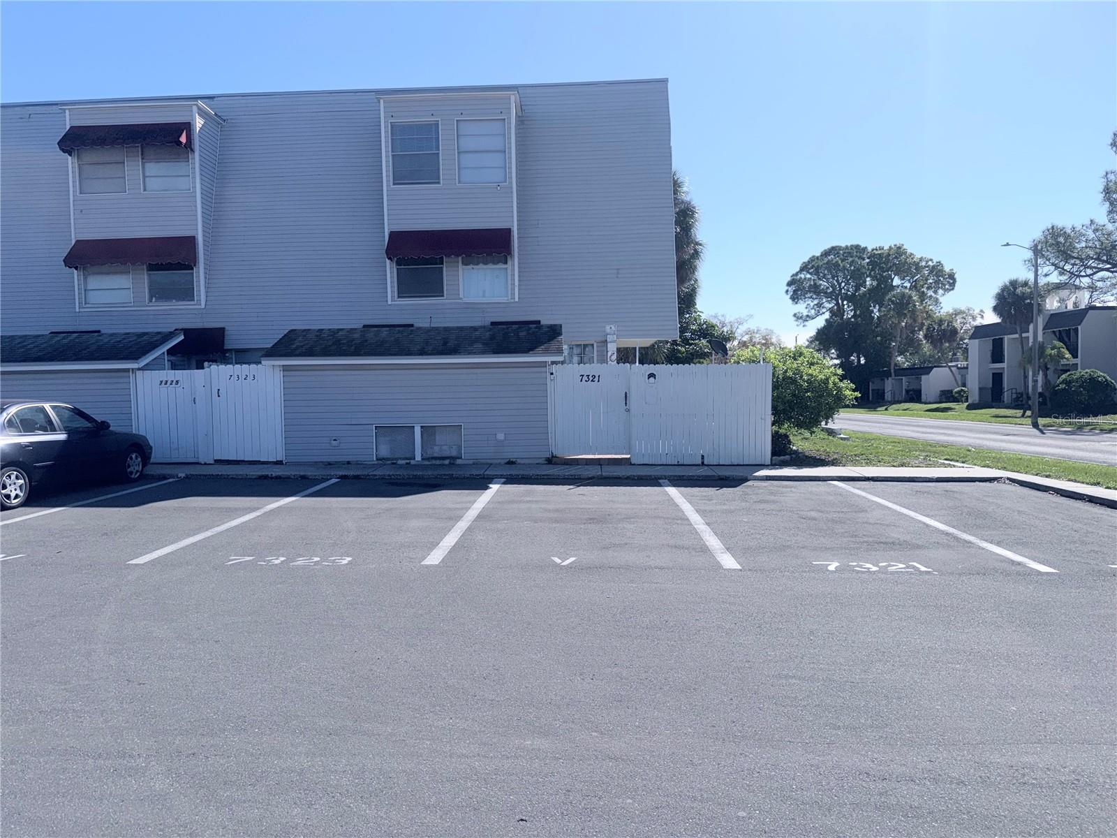 TOWNN COUNTRY VILLAS A CONDO - Residential