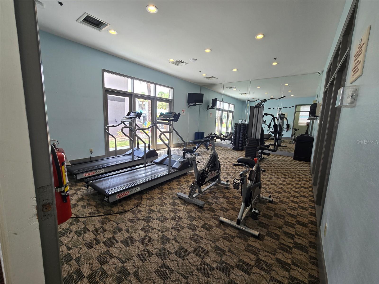 PARKWAY PALMS RESORT MAINGATE CONDO - Residential