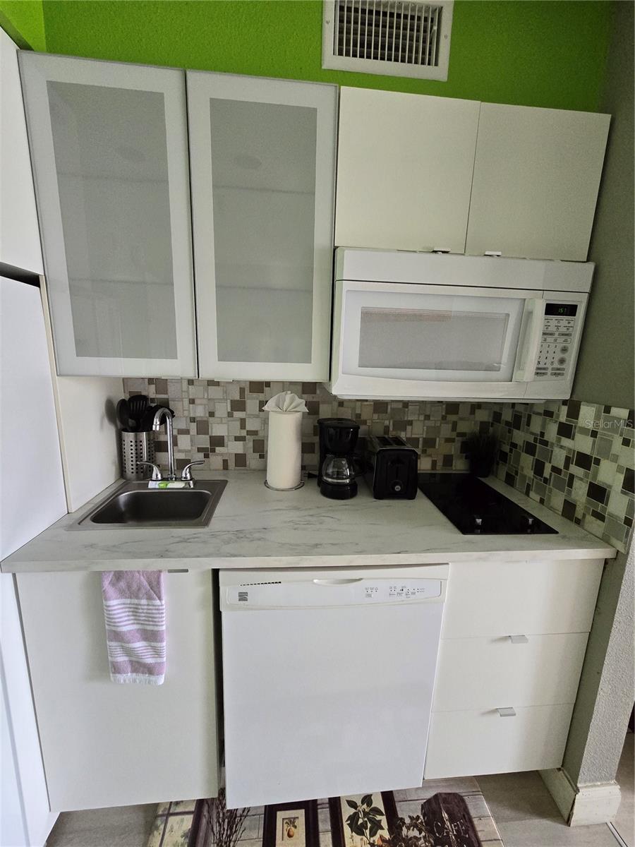 PARKWAY PALMS RESORT MAINGATE CONDO - Residential