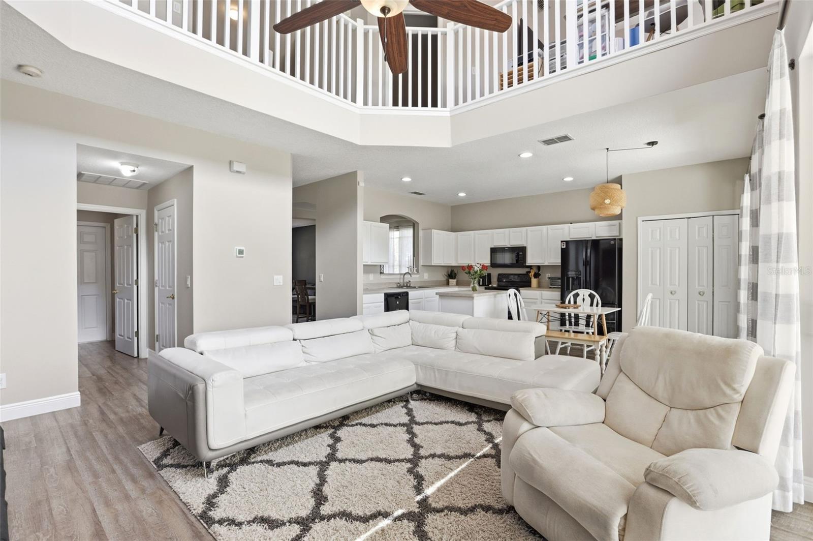 AVIANA PH 01 - Residential