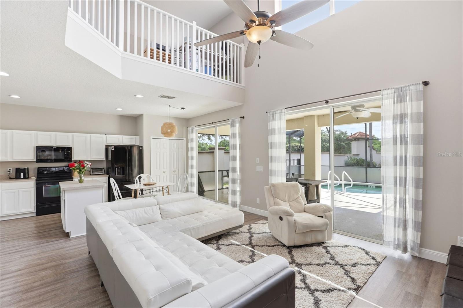 AVIANA PH 01 - Residential