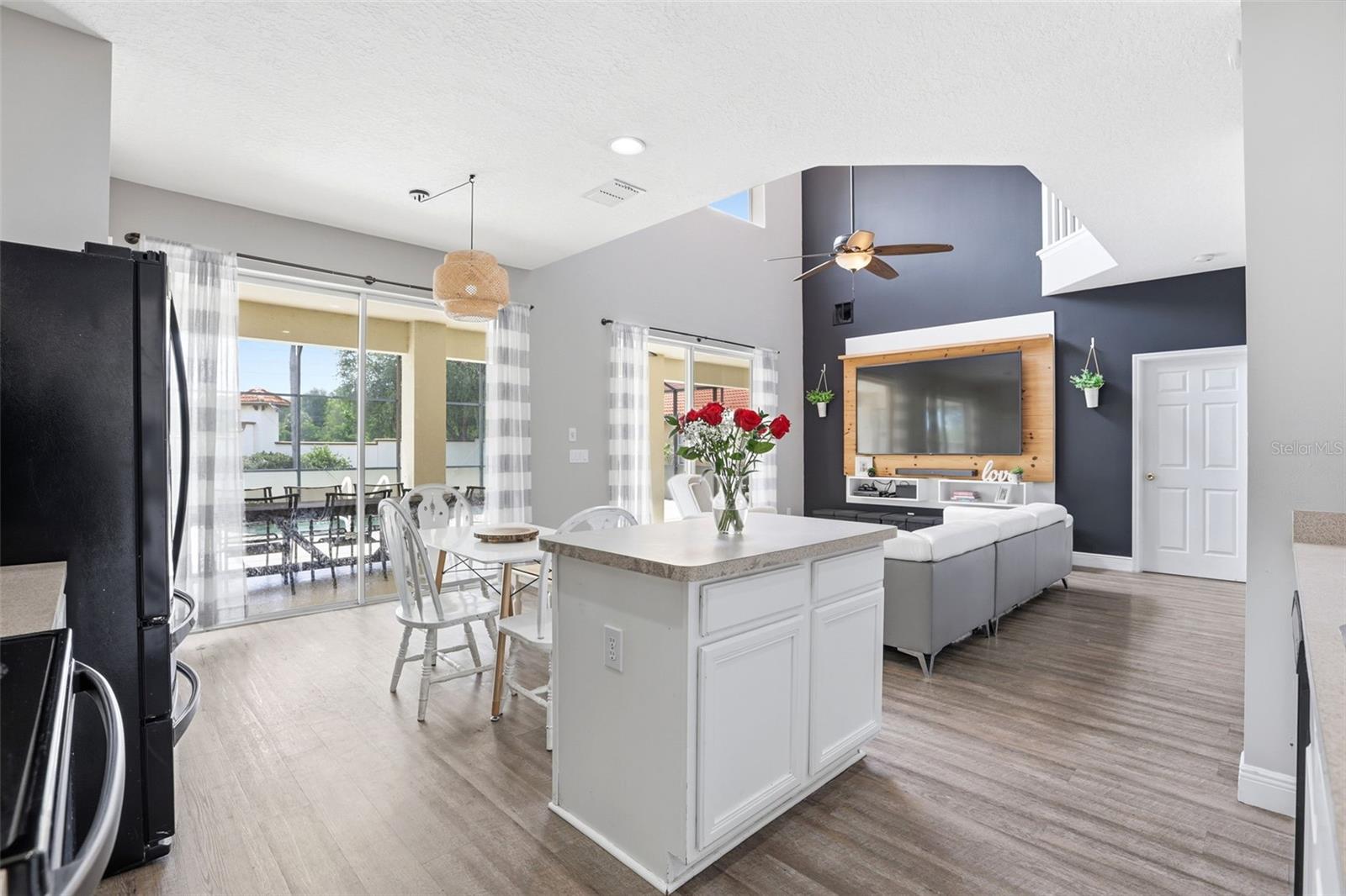 AVIANA PH 01 - Residential