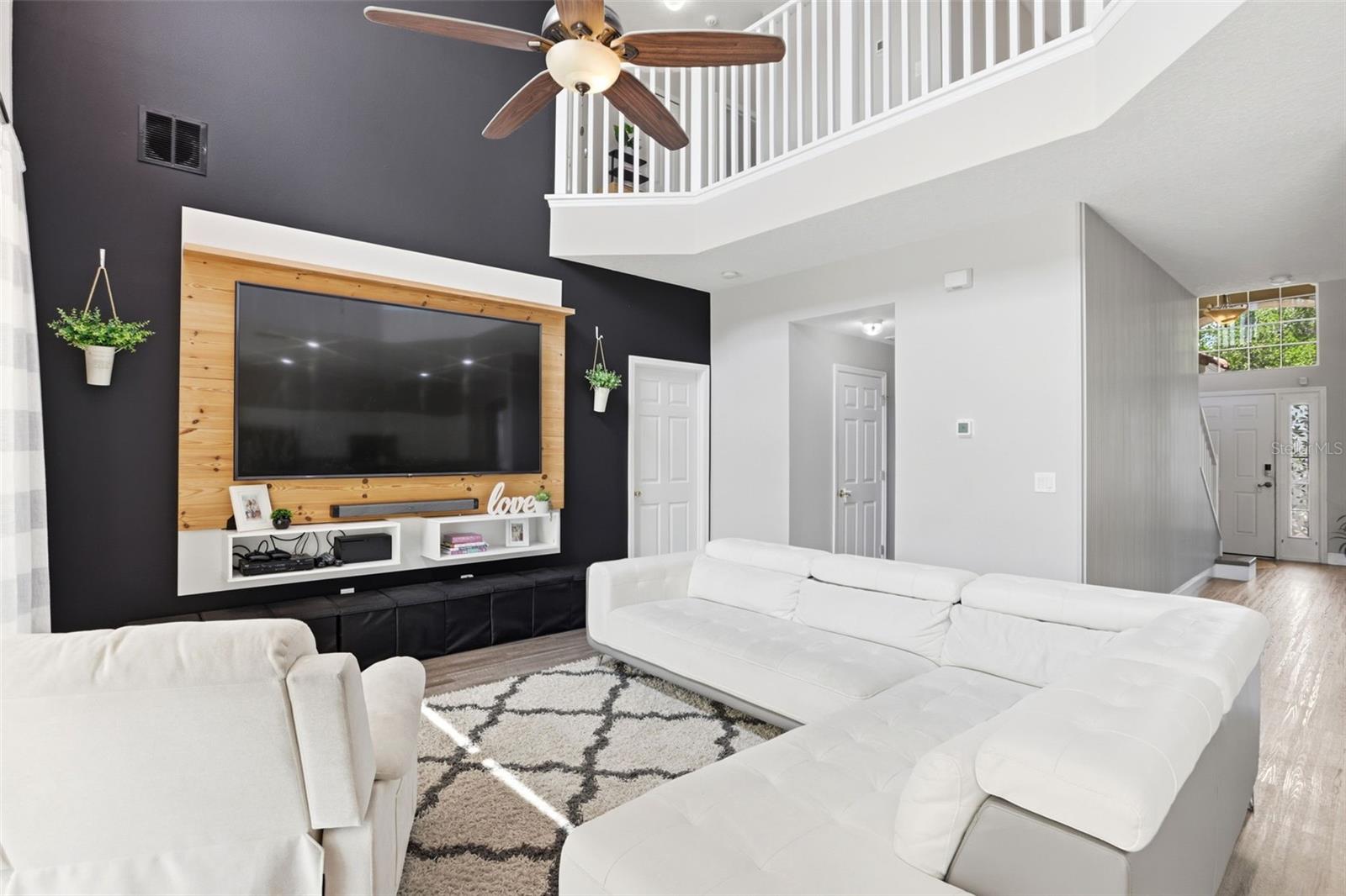 AVIANA PH 01 - Residential
