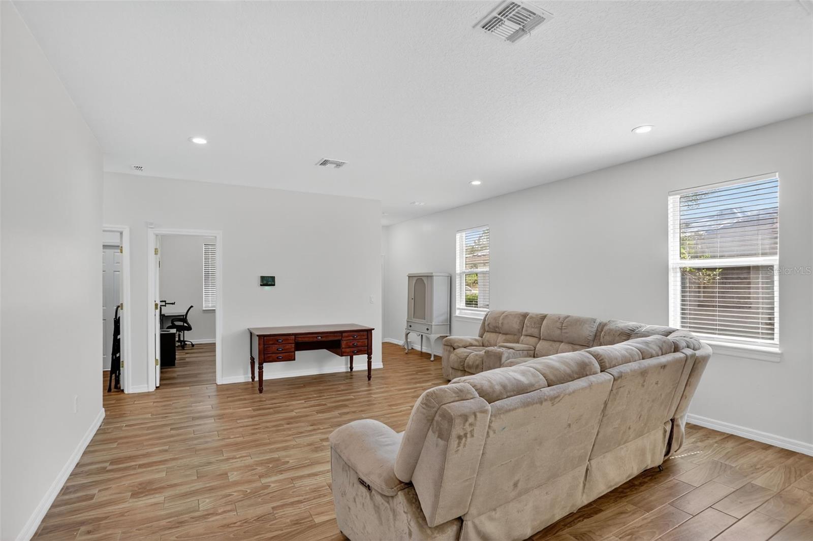 LONE PINES - Residential