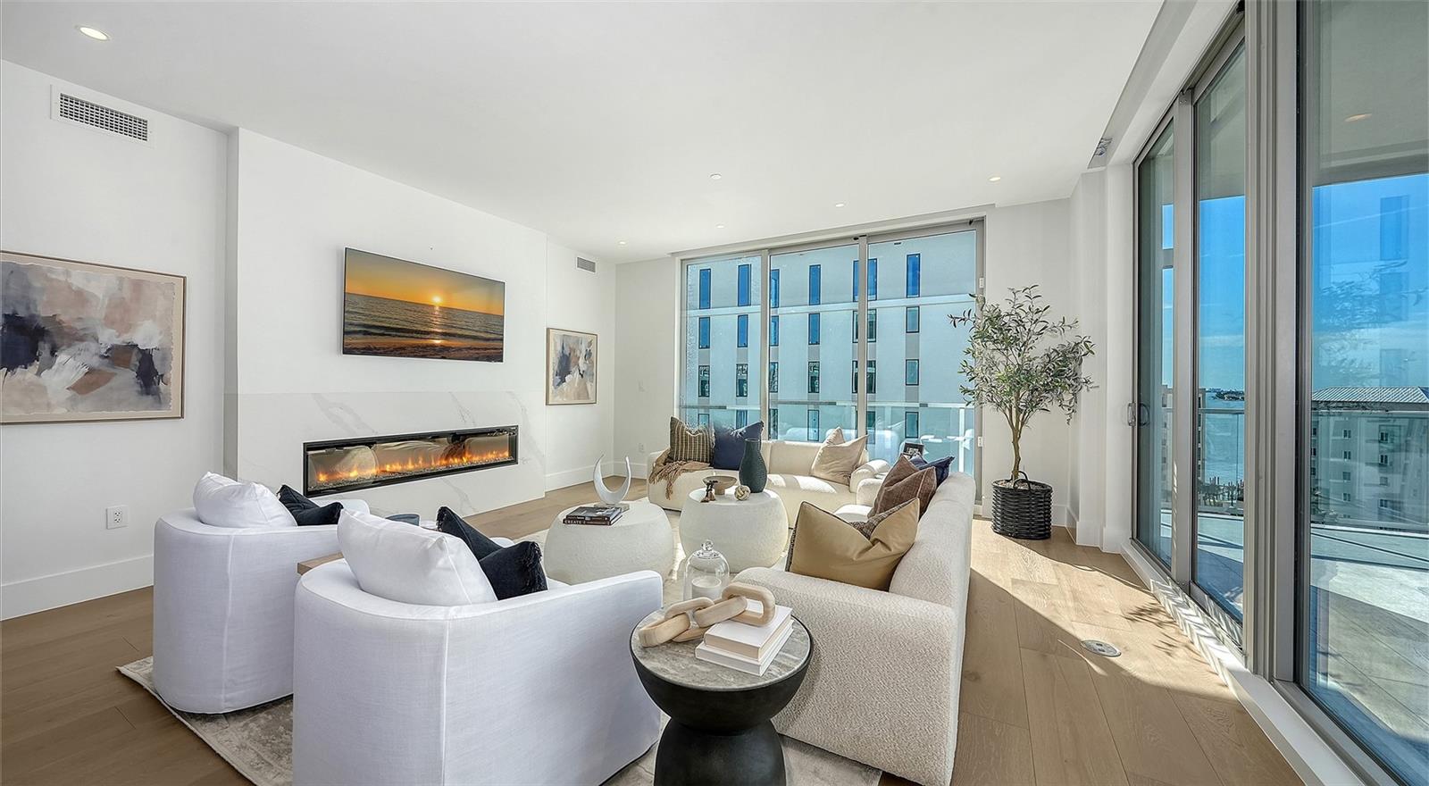 253 GOLDEN GATE POINT 703