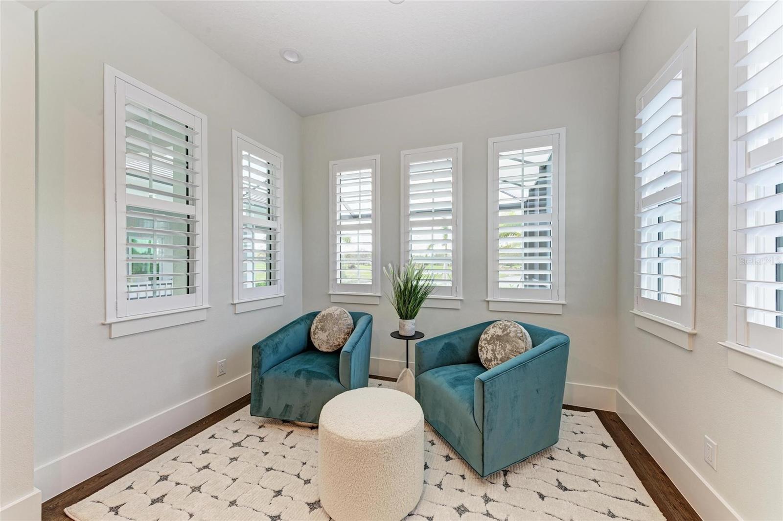 FOUNDERS CLUB - Residential