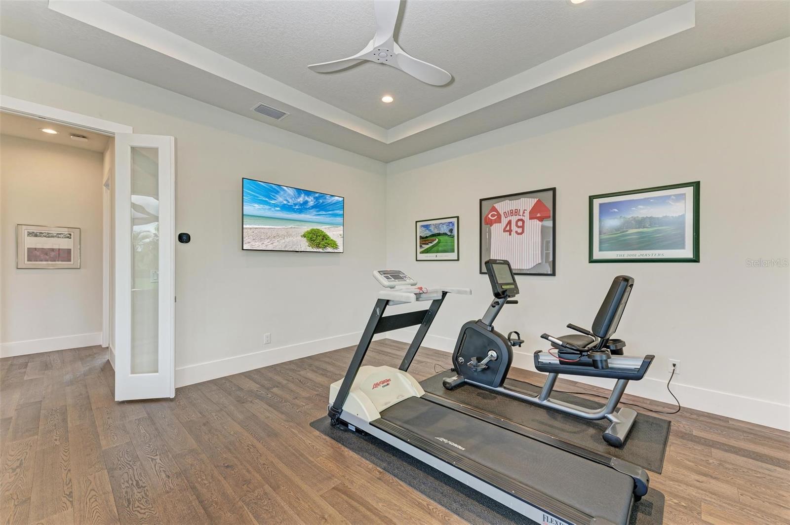 FOUNDERS CLUB - Residential