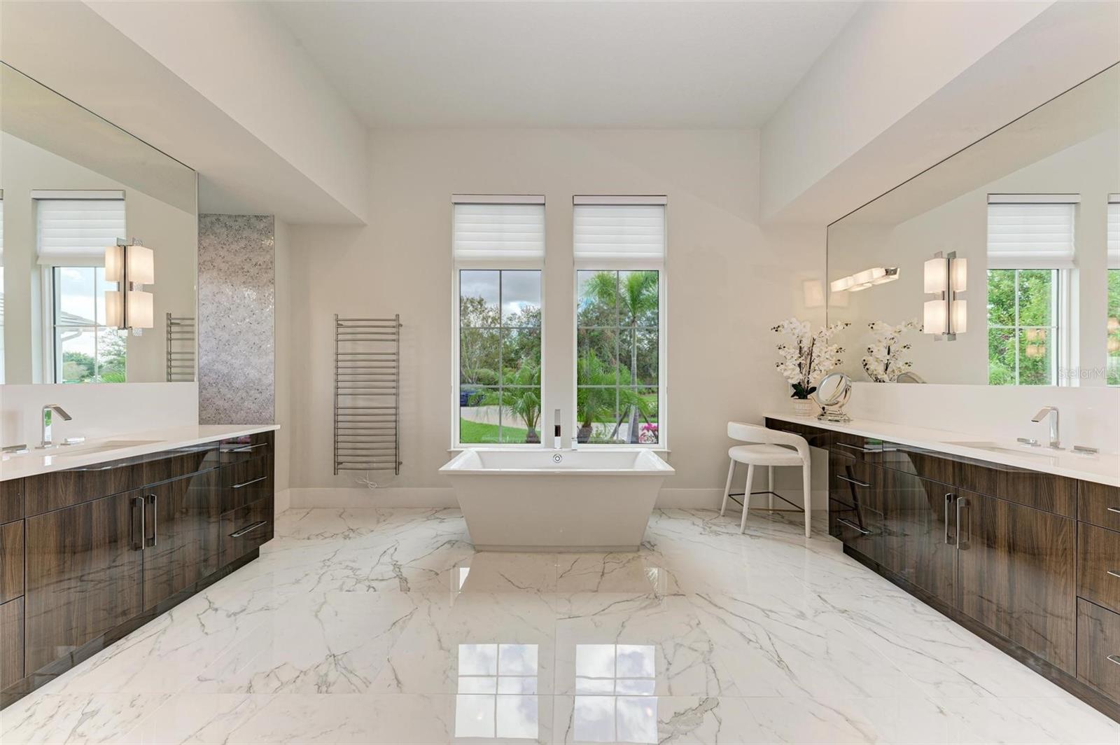 FOUNDERS CLUB - Residential