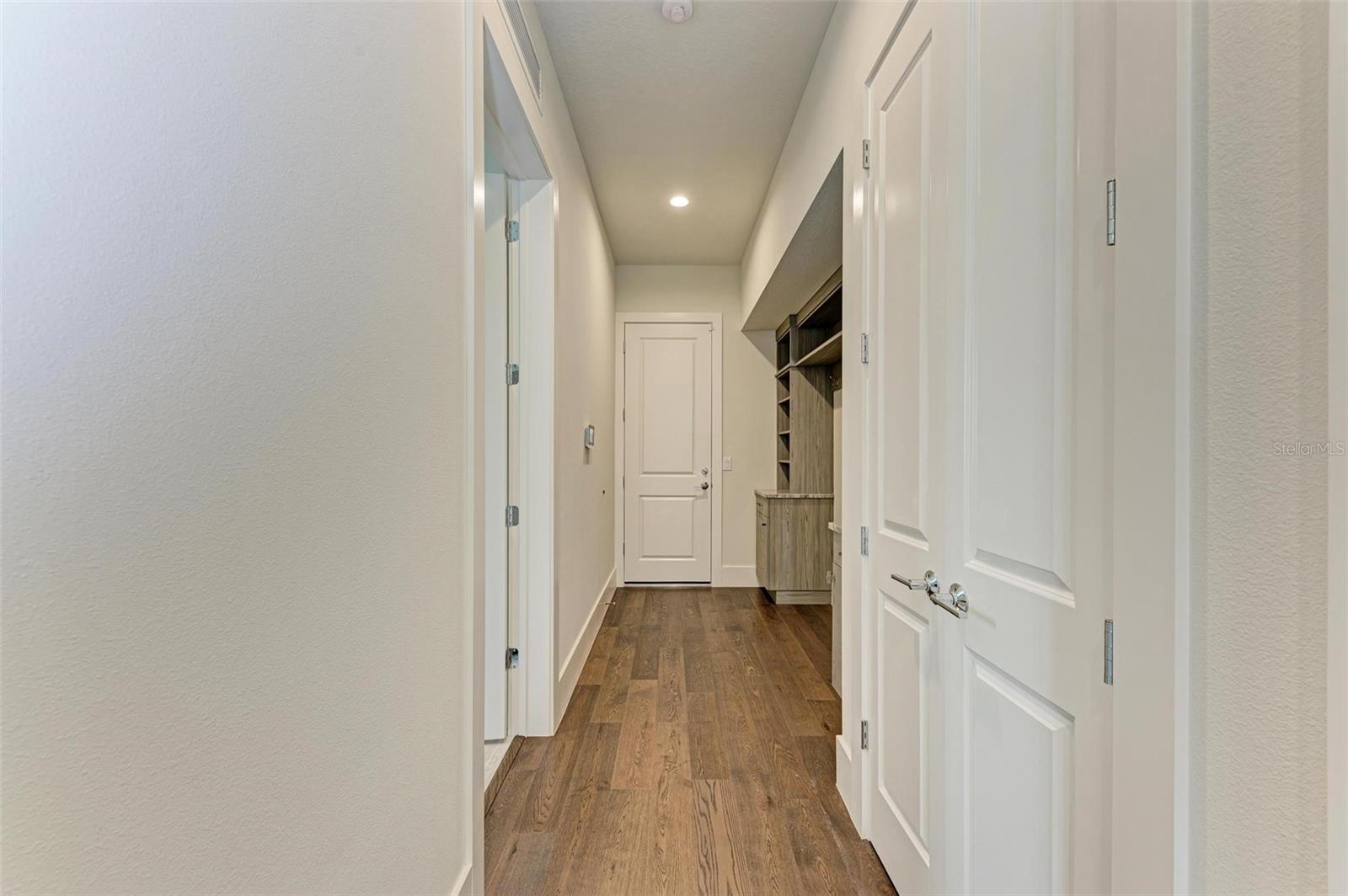 FOUNDERS CLUB - Residential