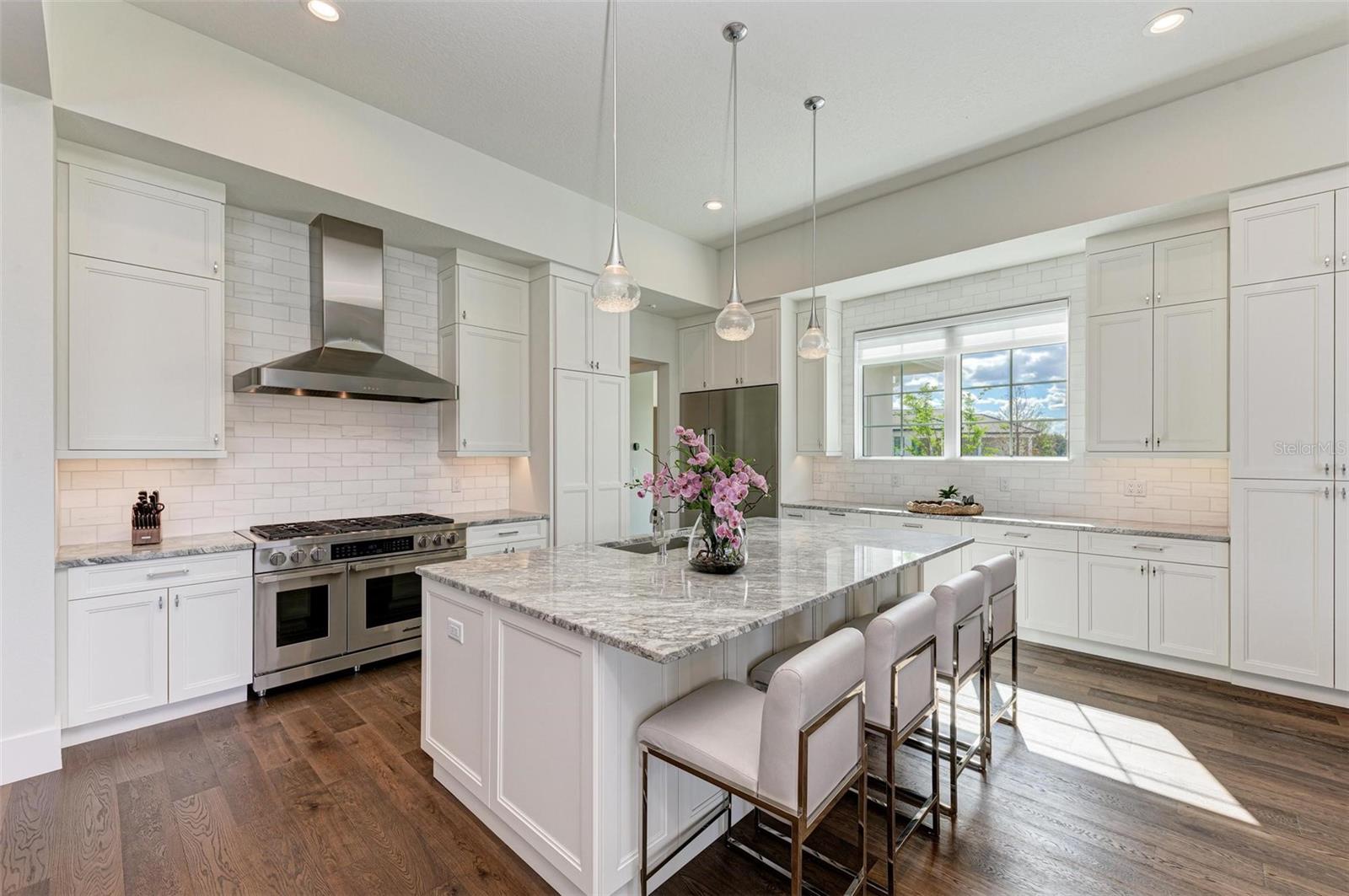 FOUNDERS CLUB - Residential