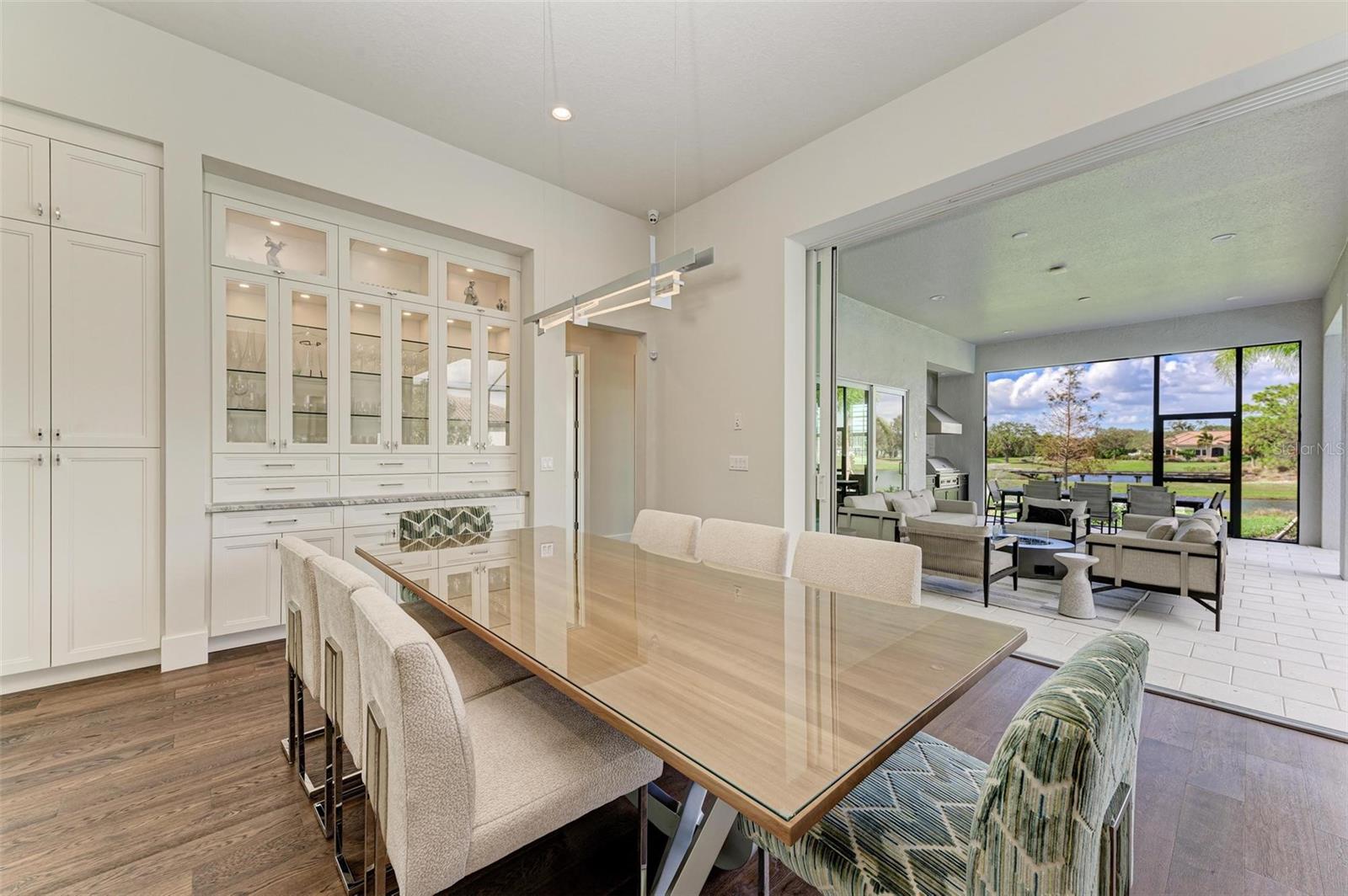 FOUNDERS CLUB - Residential