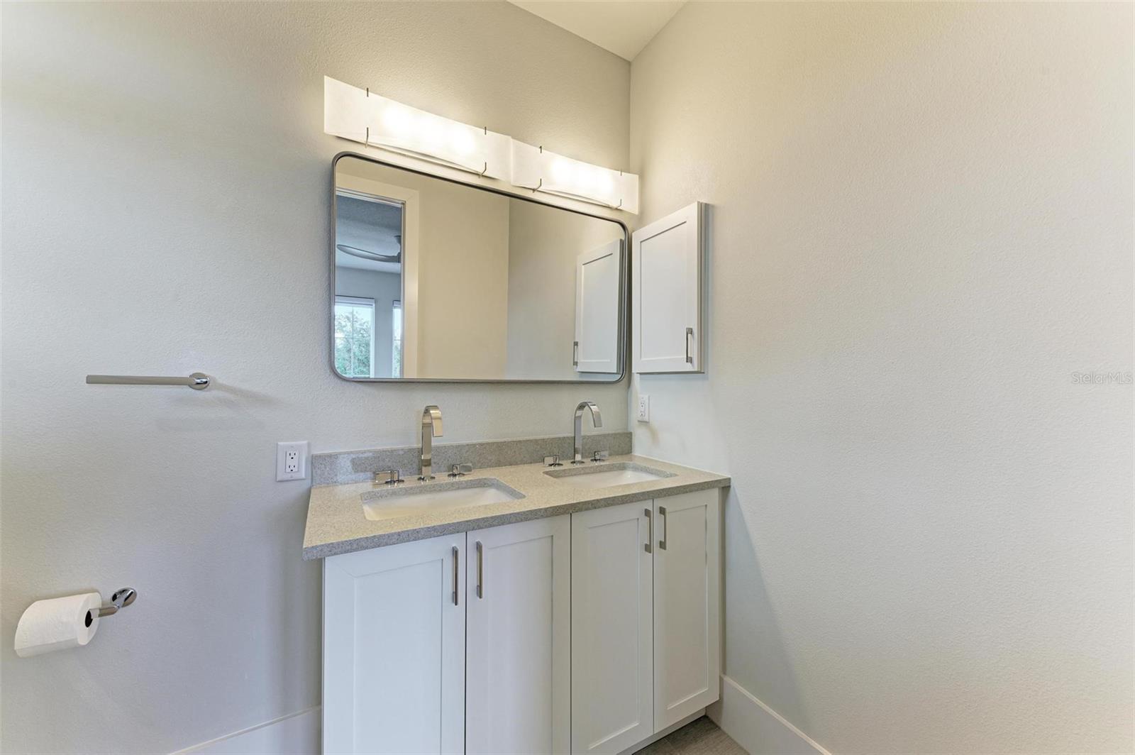 FOUNDERS CLUB - Residential