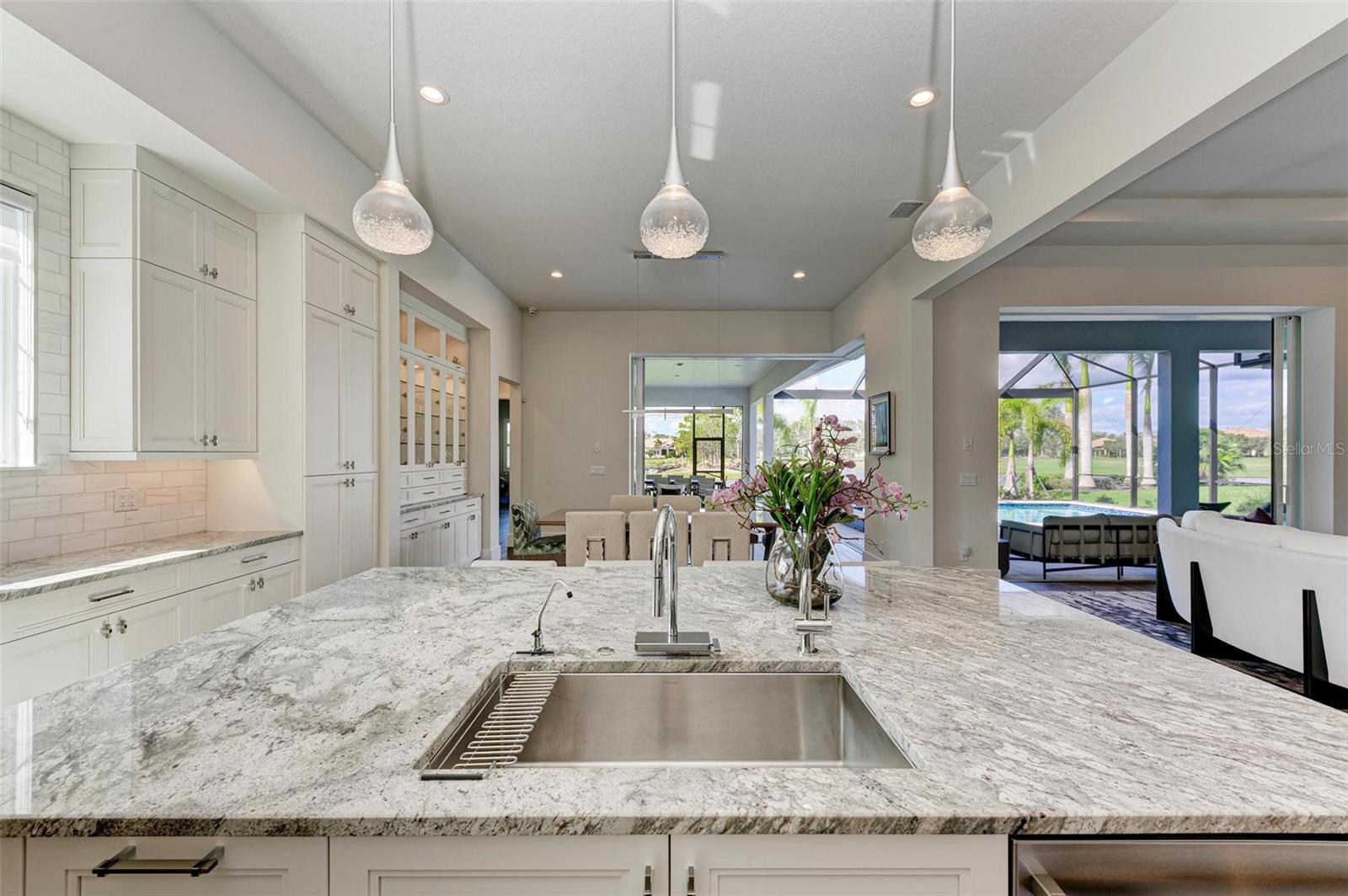 FOUNDERS CLUB - Residential