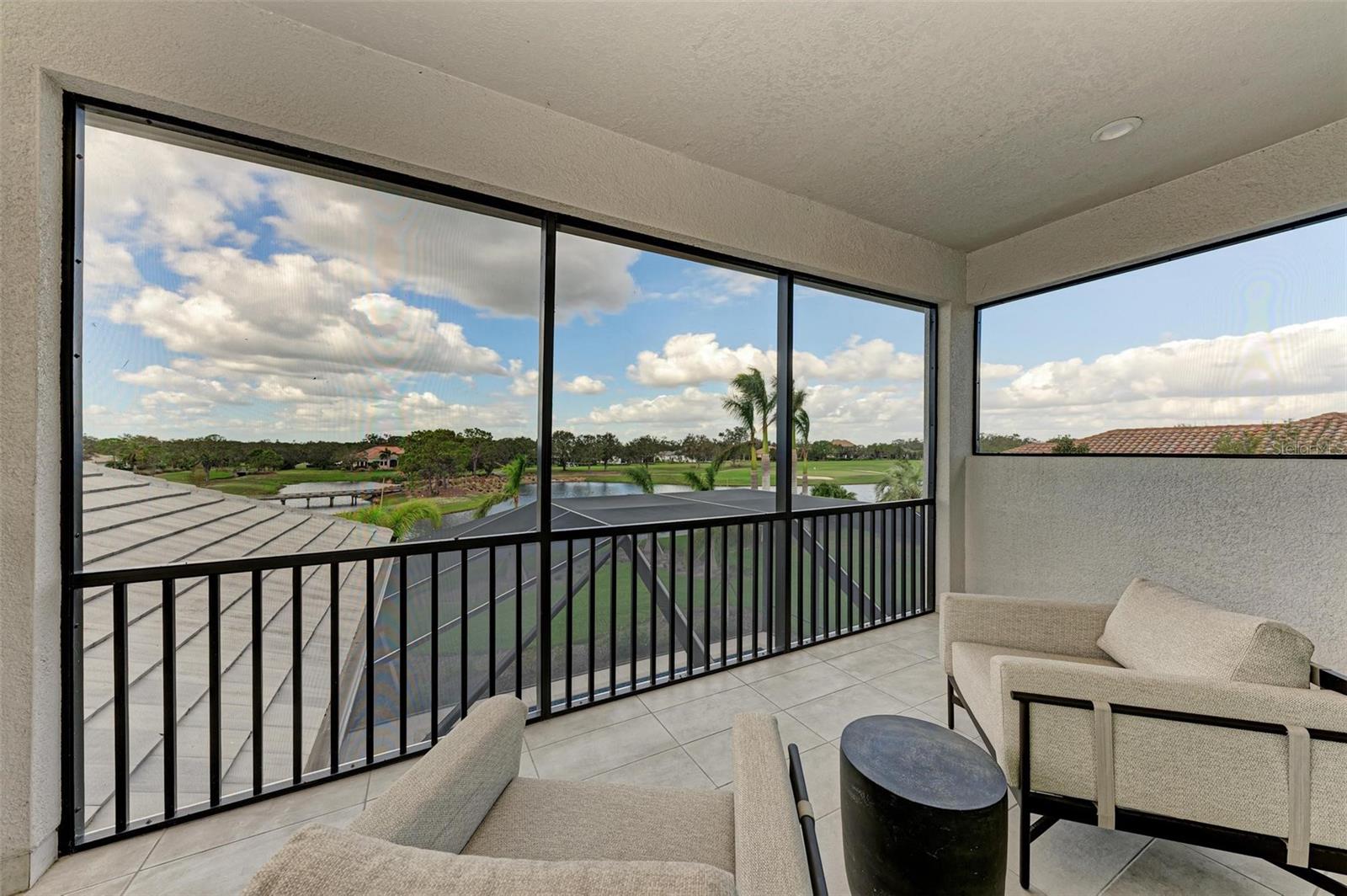 FOUNDERS CLUB - Residential