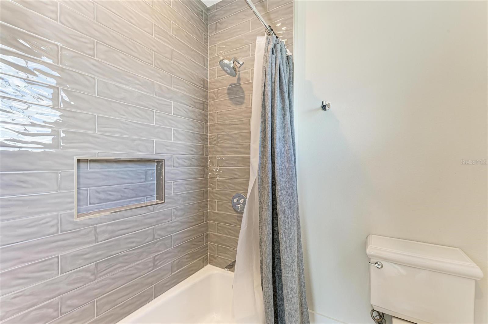 FOUNDERS CLUB - Residential