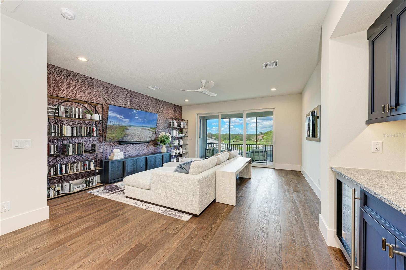 FOUNDERS CLUB - Residential