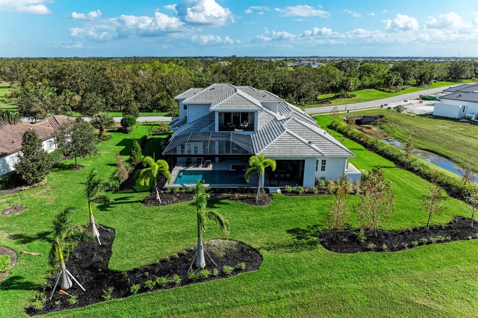 FOUNDERS CLUB - Residential