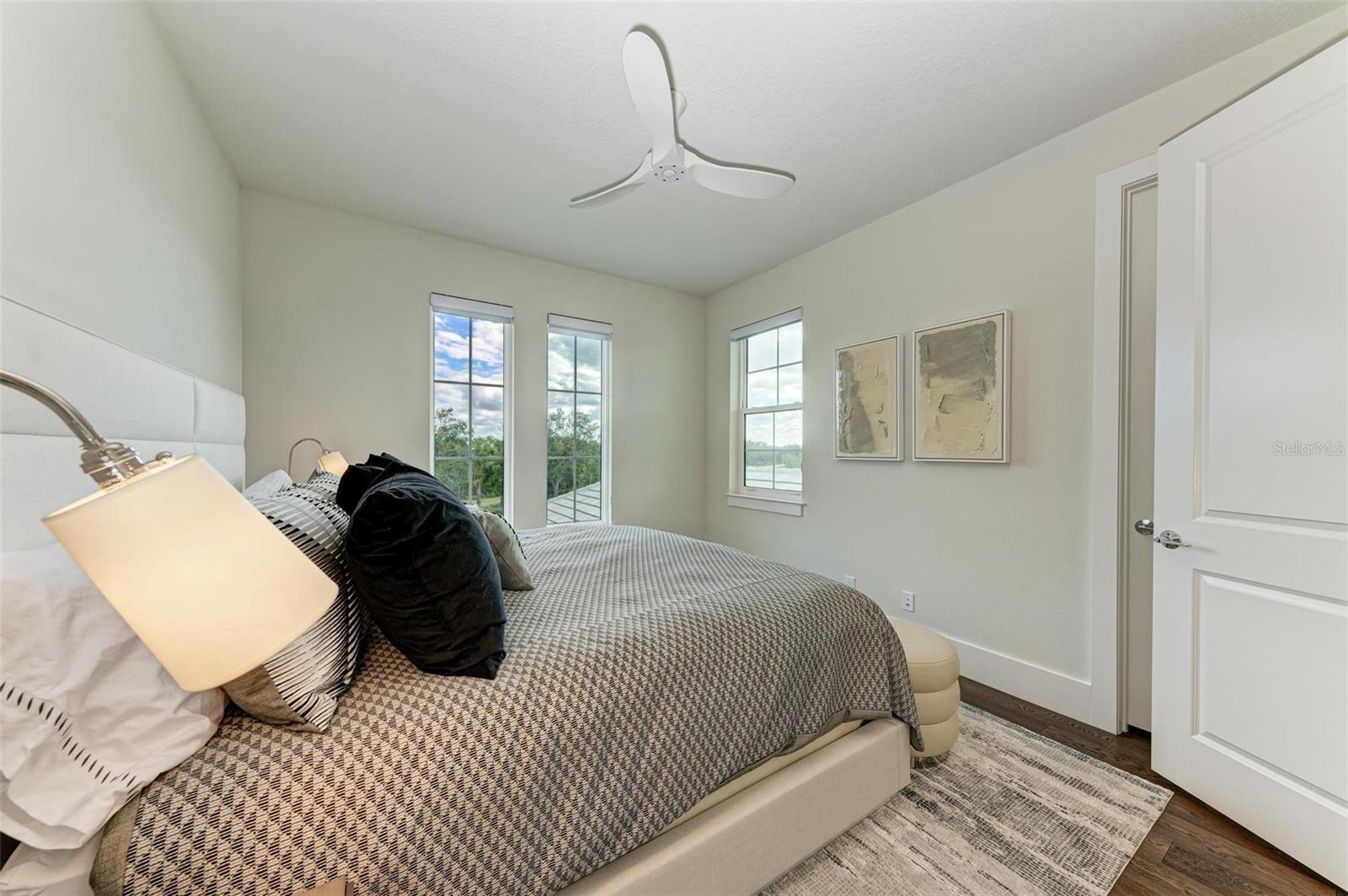 FOUNDERS CLUB - Residential