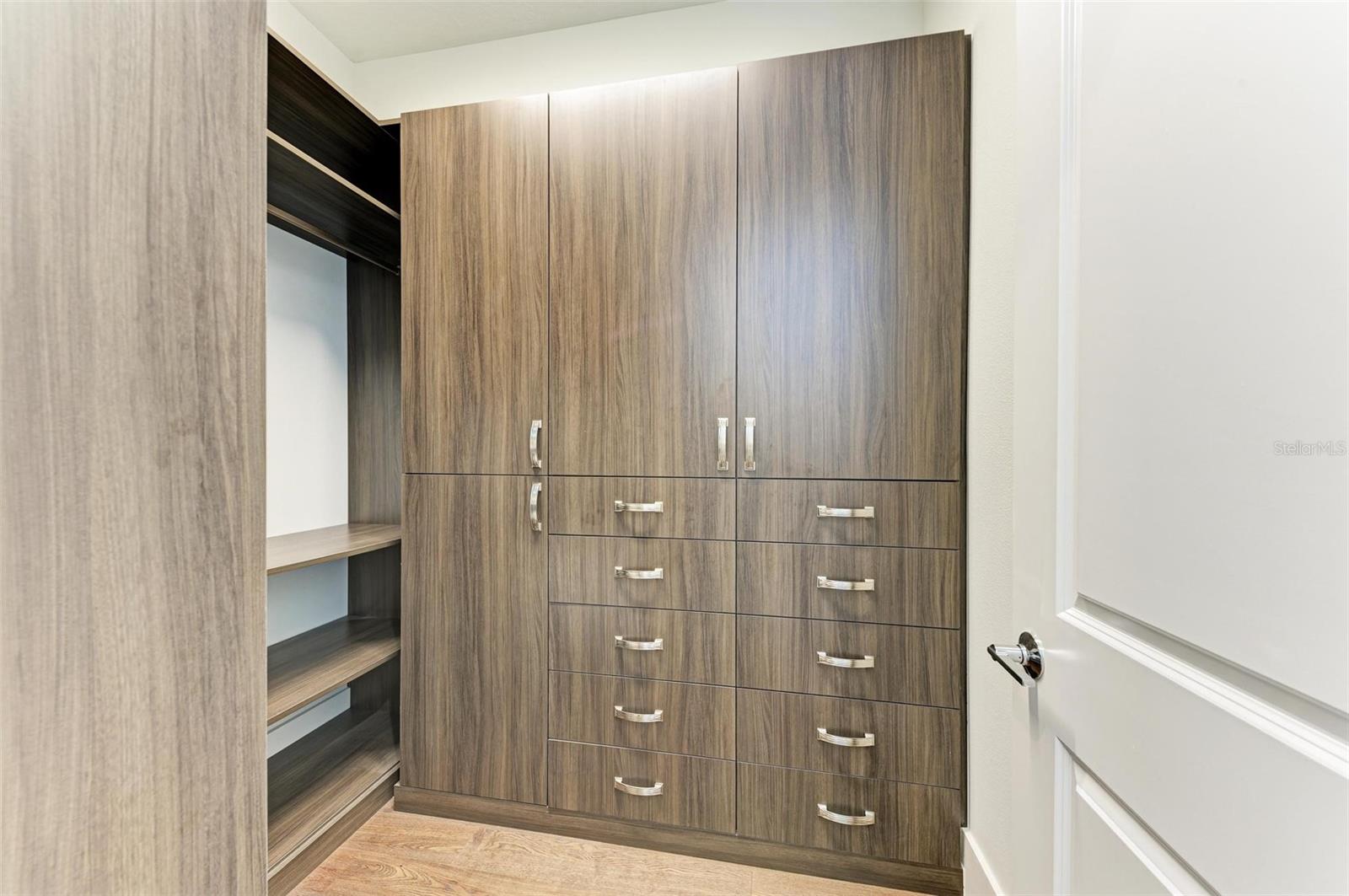 FOUNDERS CLUB - Residential