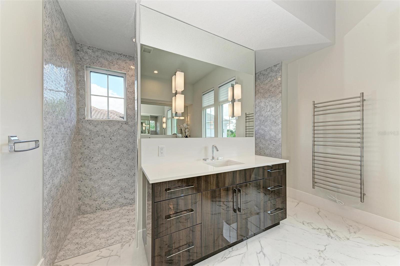 FOUNDERS CLUB - Residential