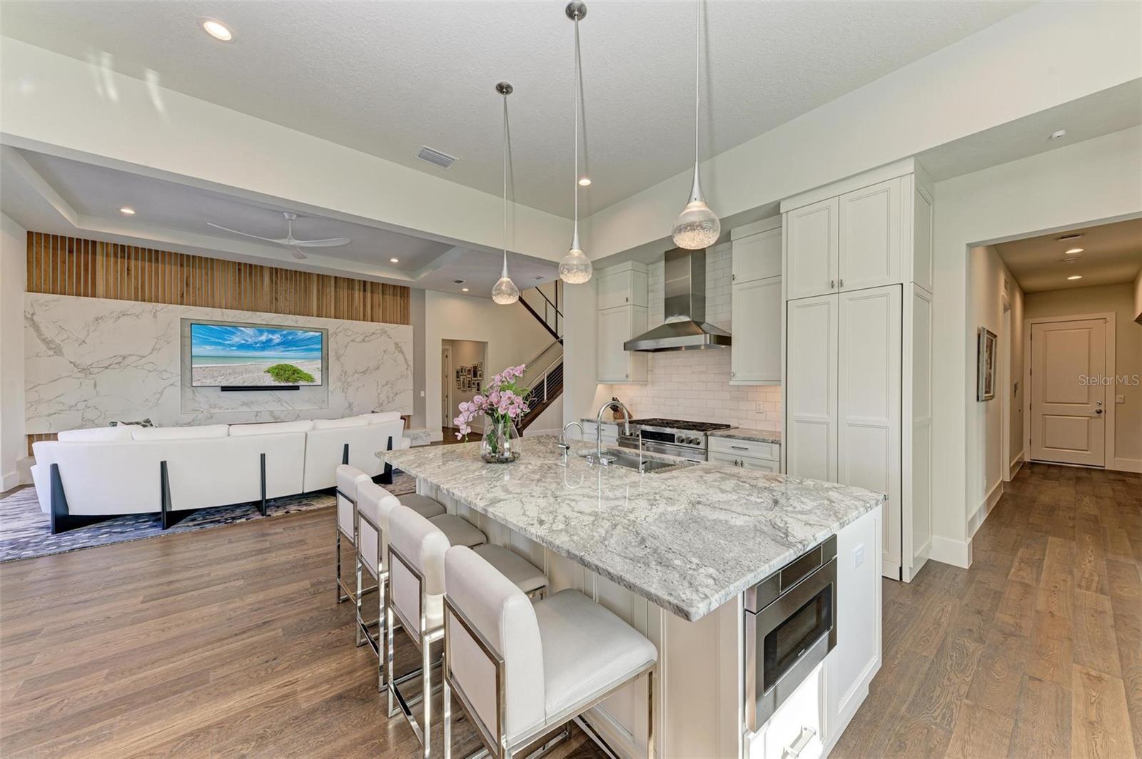 FOUNDERS CLUB - Residential