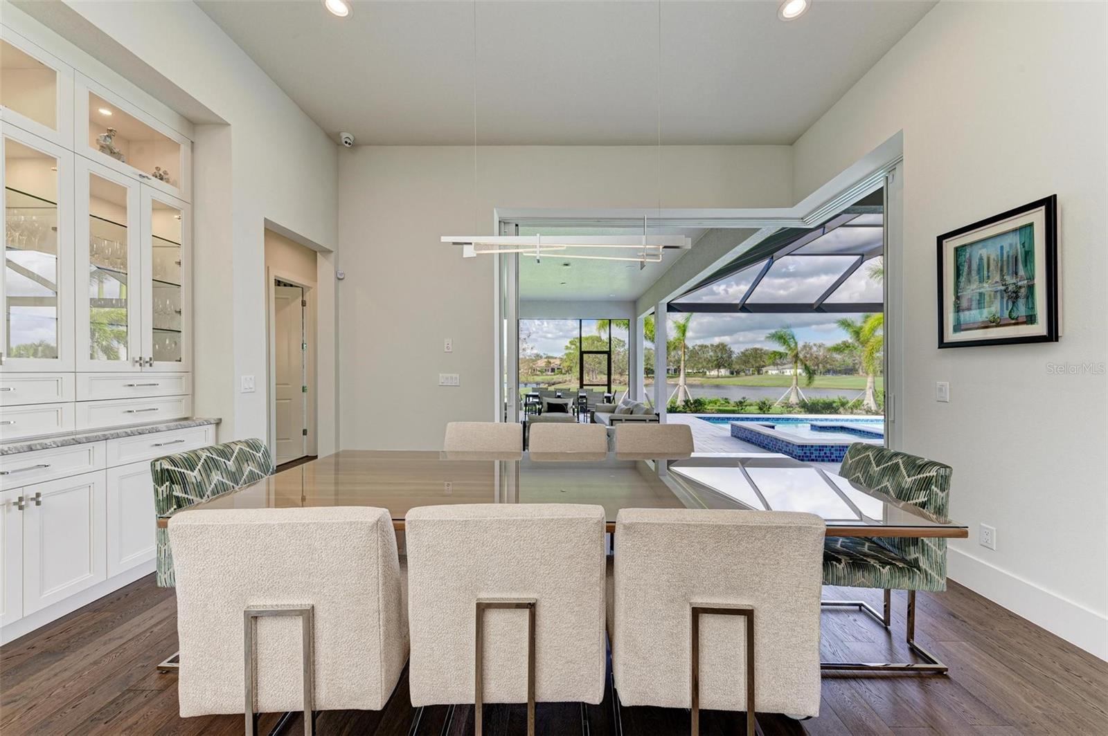 FOUNDERS CLUB - Residential