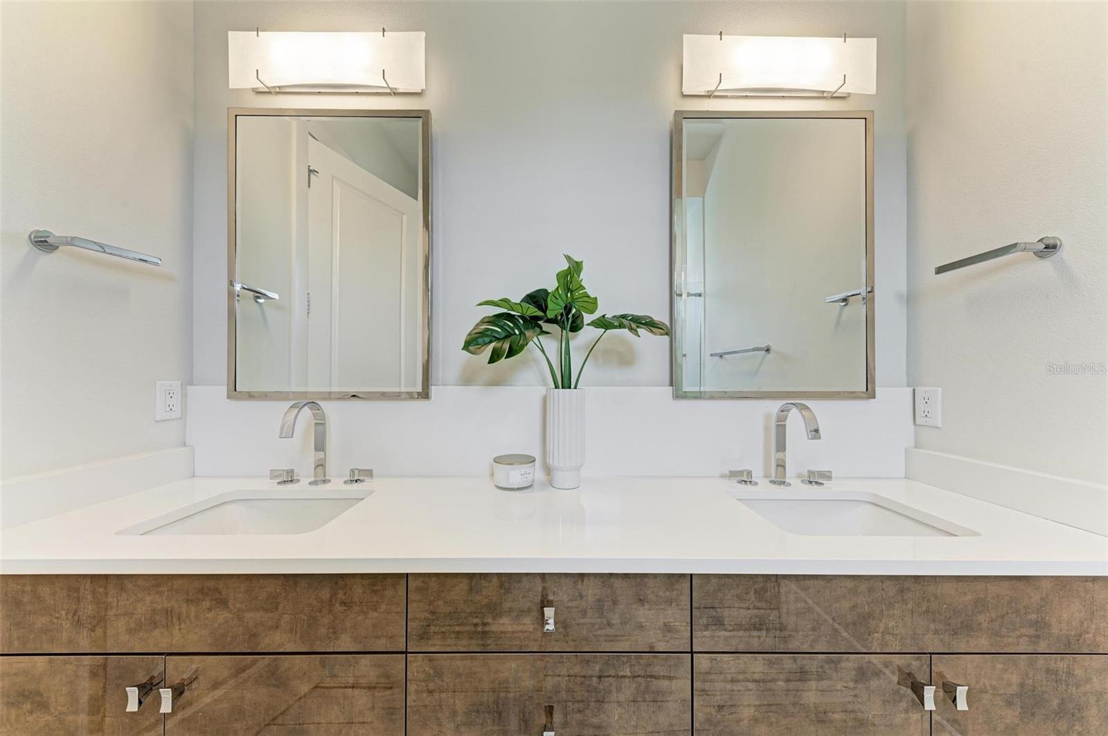 FOUNDERS CLUB - Residential