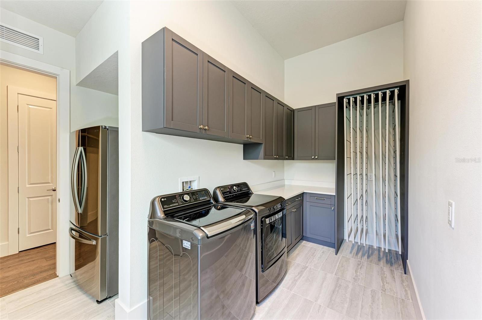 FOUNDERS CLUB - Residential