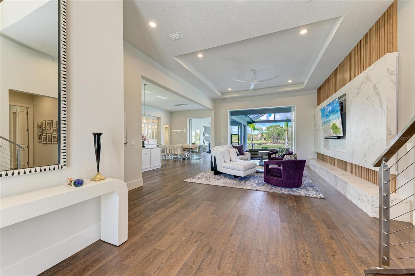 FOUNDERS CLUB - Residential