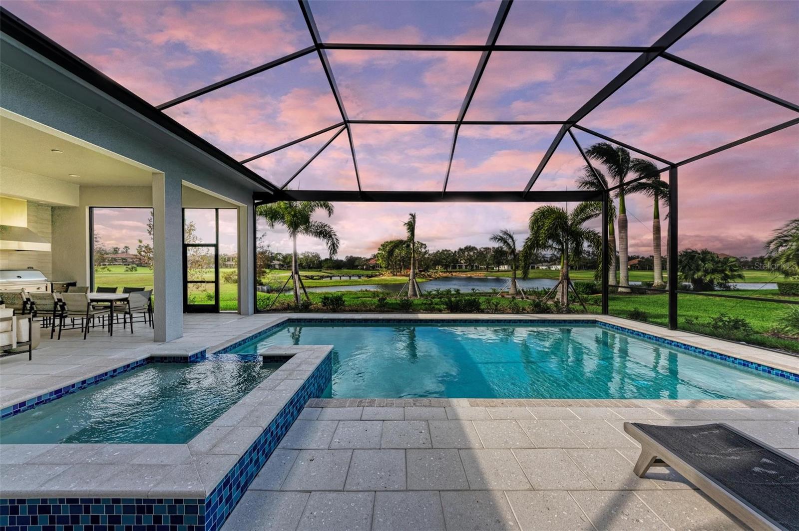 FOUNDERS CLUB - Residential