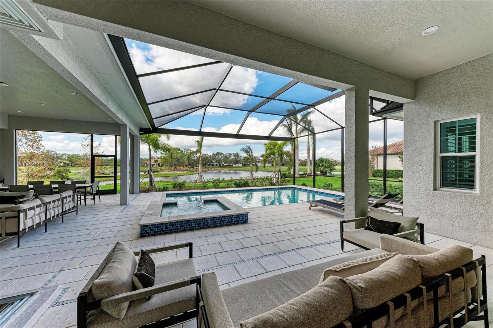 FOUNDERS CLUB - Residential