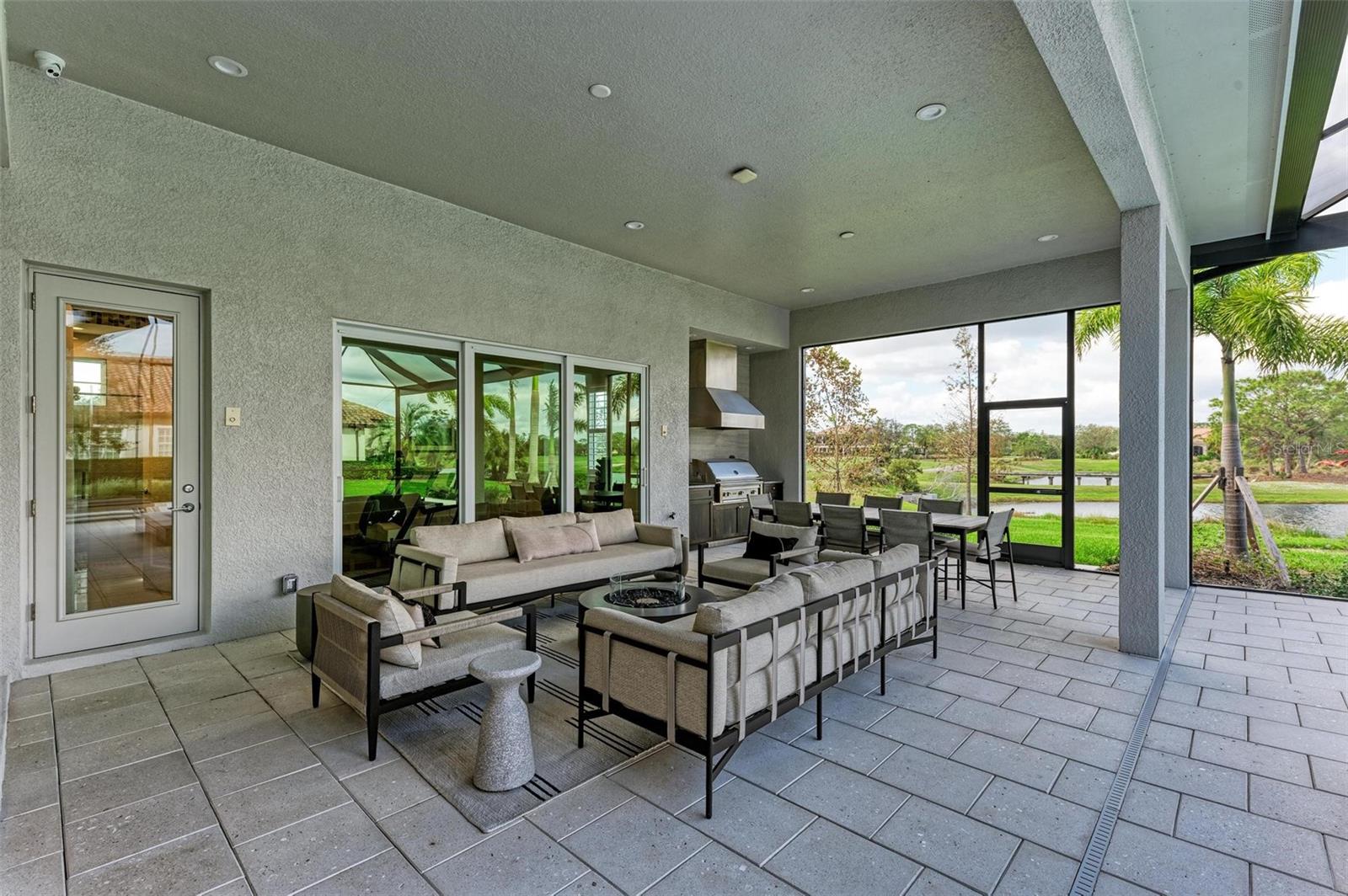 FOUNDERS CLUB - Residential