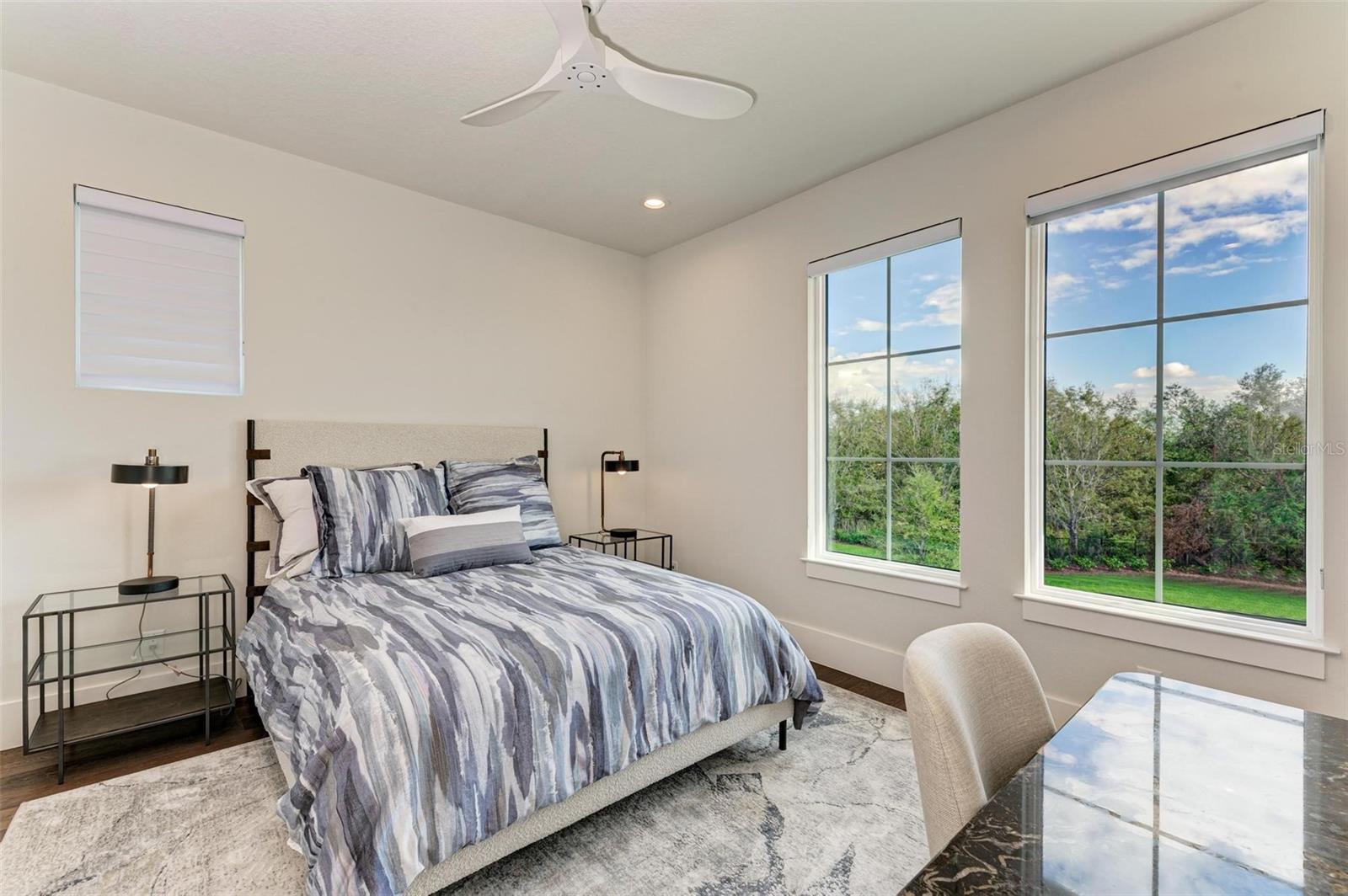 FOUNDERS CLUB - Residential