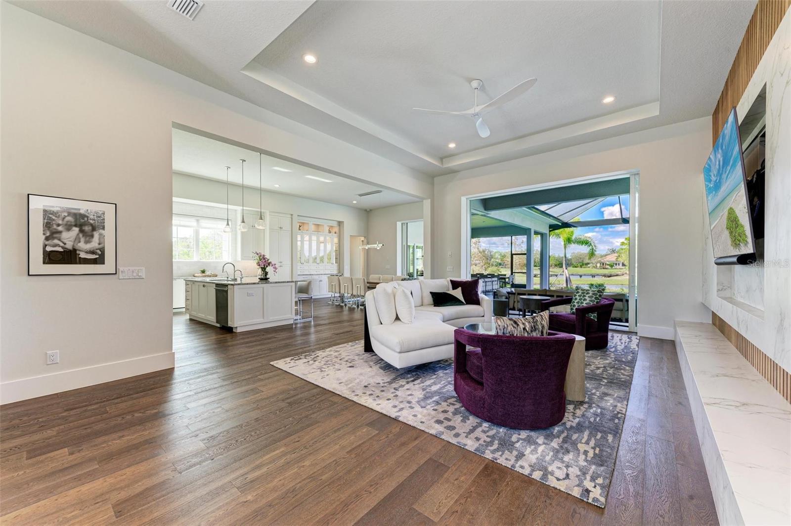 FOUNDERS CLUB - Residential