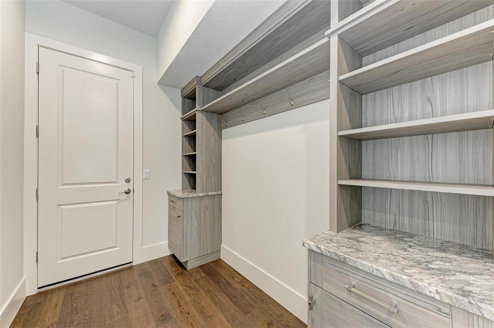 FOUNDERS CLUB - Residential