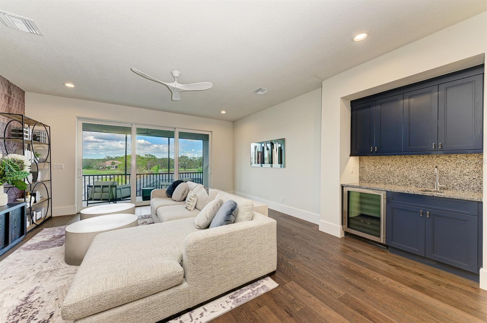 FOUNDERS CLUB - Residential