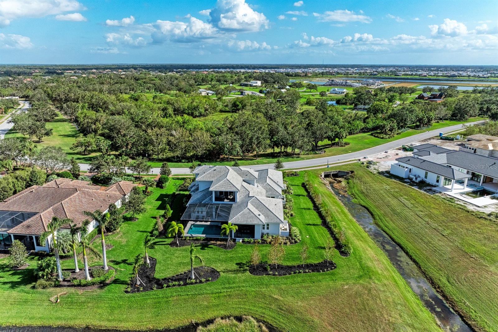 FOUNDERS CLUB - Residential