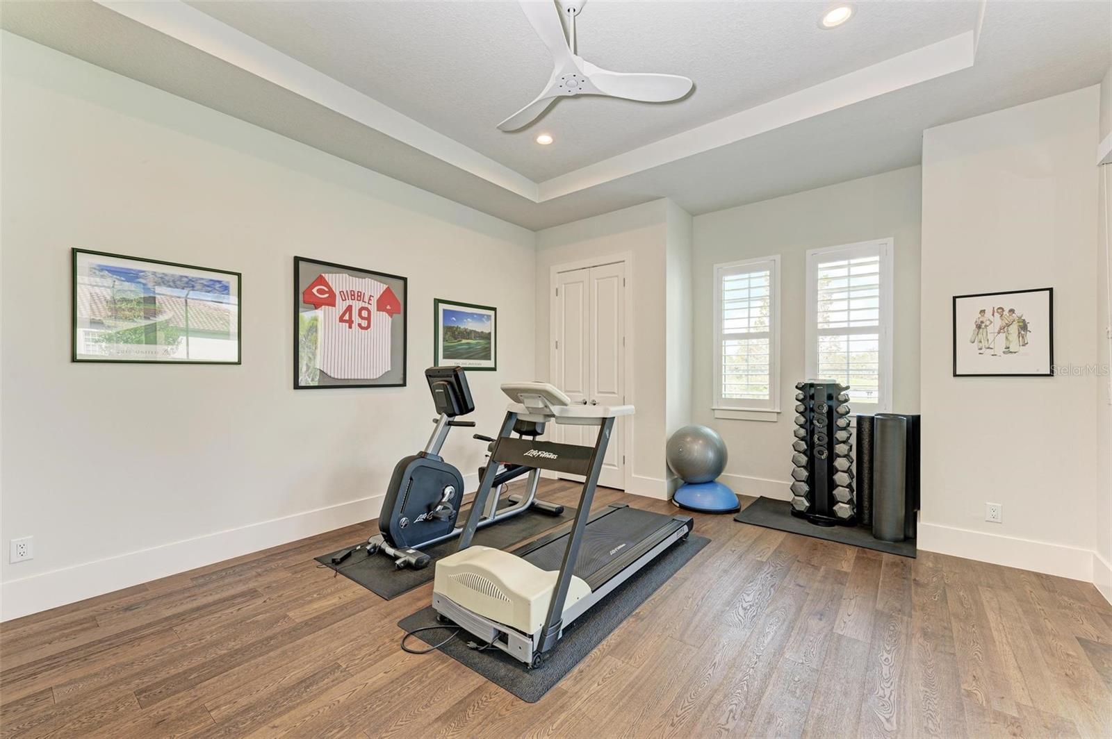 FOUNDERS CLUB - Residential