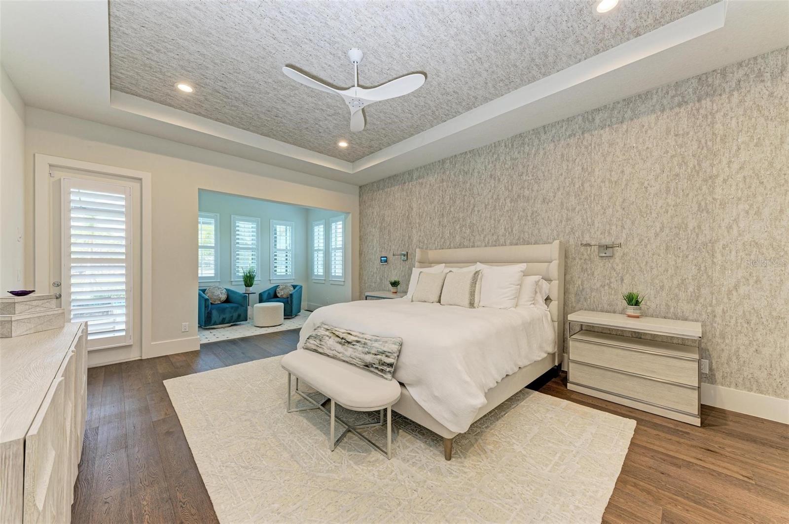 FOUNDERS CLUB - Residential