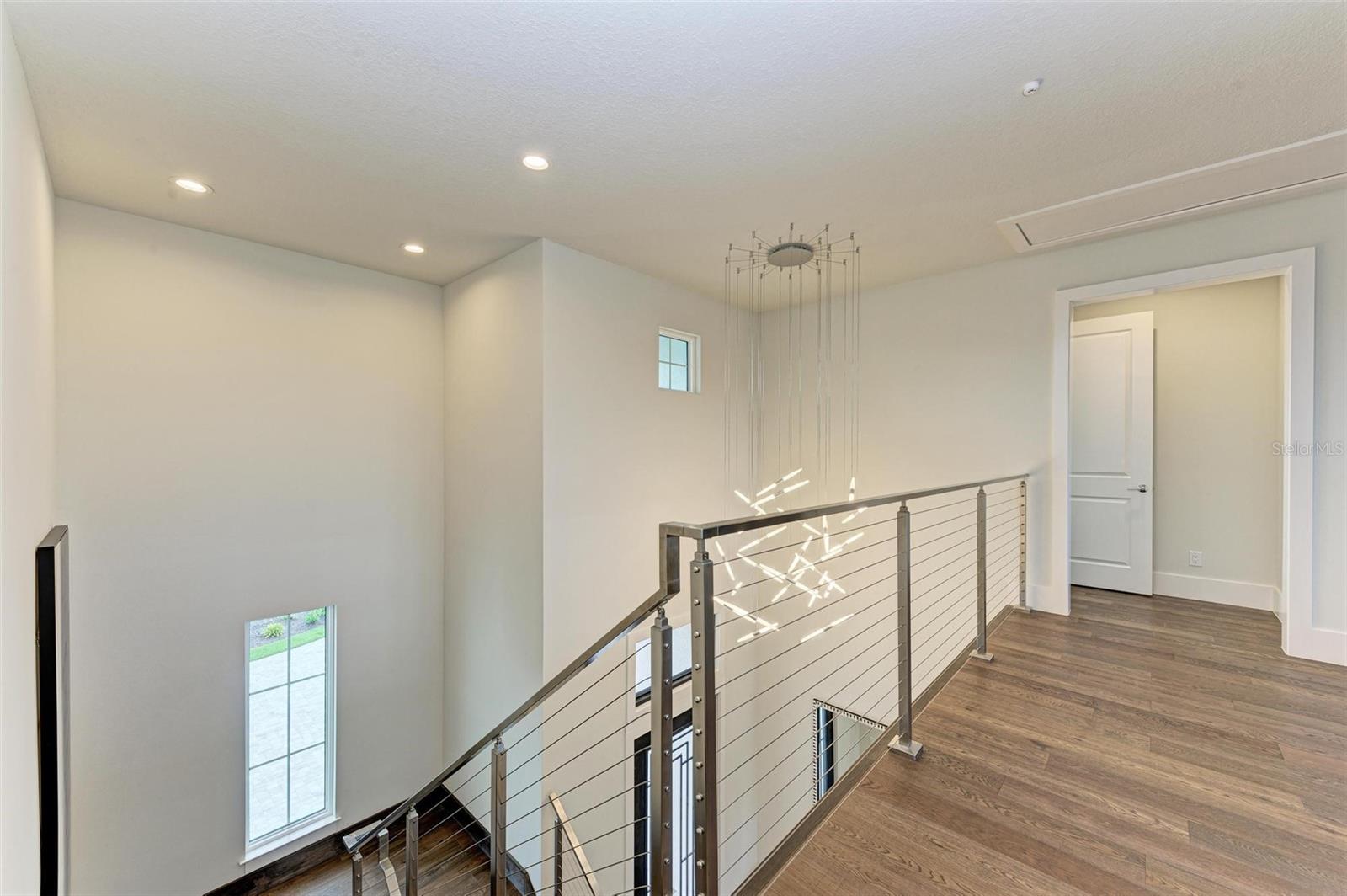 FOUNDERS CLUB - Residential