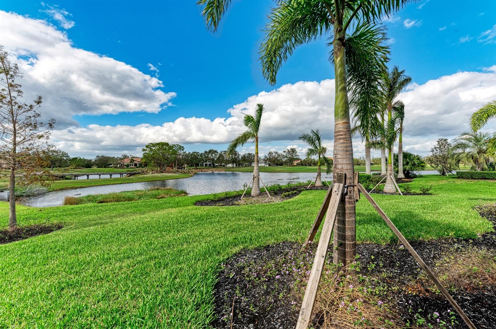 FOUNDERS CLUB - Residential